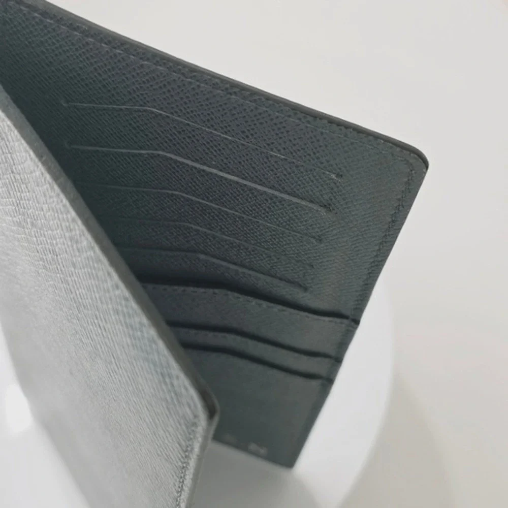 Louis Vuitton Taiga‎ Brazza Wallet Long Bifold Gray Leather Minimalist Normcore